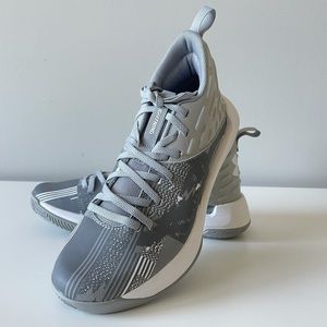 Under Amour Lightning Basketball Sneakers Size 5.5 YTH